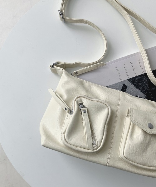 AS KNOW AS plus（アズノゥアズプラス）の「ダブルポケット エコレザーショルダーバッグ【ZOZOTOWN限定アイテム】（ショルダーバッグ・レディース・ブラック/オフホワイト/ブルー/ピンク・FREE）」の22枚目の写真