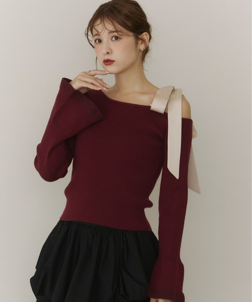 Olu.（オルドット）の「ショルダーリボンフレアスリーブニット（ニット/セーター・レディース・アイボリー/ブラック/ボルドー・FREE）」の3枚目の写真