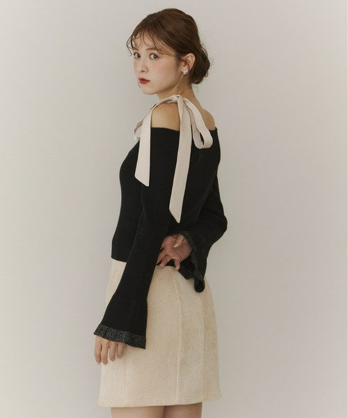 Olu.（オルドット）の「ショルダーリボンフレアスリーブニット（ニット/セーター・レディース・アイボリー/ブラック/ボルドー・FREE）」の18枚目の写真