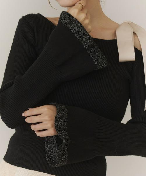 Olu.（オルドット）の「ショルダーリボンフレアスリーブニット（ニット/セーター・レディース・アイボリー/ブラック/ボルドー・FREE）」の4枚目の写真