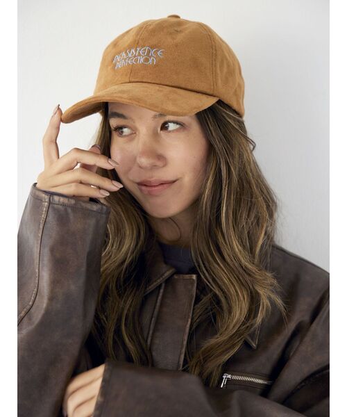 Ungrid(アングリッド)の「フェイクスウェードロゴキャップ(キャップ・レディース・ベージュ/ブラウン・FREE)」の3枚目の写真