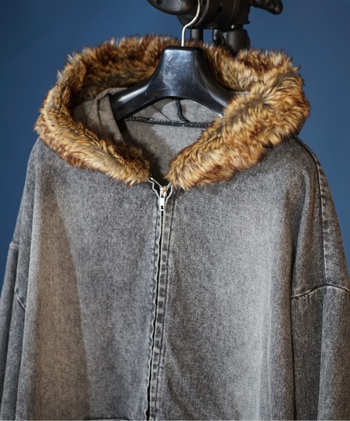 unrelaxing（アンリラクシング）の「ビッグシルエット ヴィンテージライク デニムファージャケット / デニムブルゾン / Gジャン デニムジャケット / デニムファーブルゾン / ファー付きデニムパーカー（ブルゾン・メンズ・ブラック/インディゴブルー/ブラック系その他・LARGE/MEDIUM）」の4枚目の写真