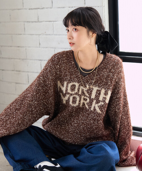 セール】メランジ Vネックロゴニット【限定展開】（ニット/セーター