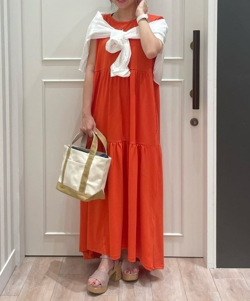 Right-on（ライトオン）の「【HONEYSUCKLE ROSE】接触冷感ティアードワンピース（ワンピース・レディース・レッド/ブラック・L/M）」の2枚目の写真