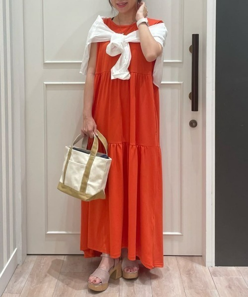 Right-on（ライトオン）の「【HONEYSUCKLE ROSE】接触冷感ティアードワンピース（ワンピース・レディース・レッド/ブラック・L/M）」の4枚目の写真