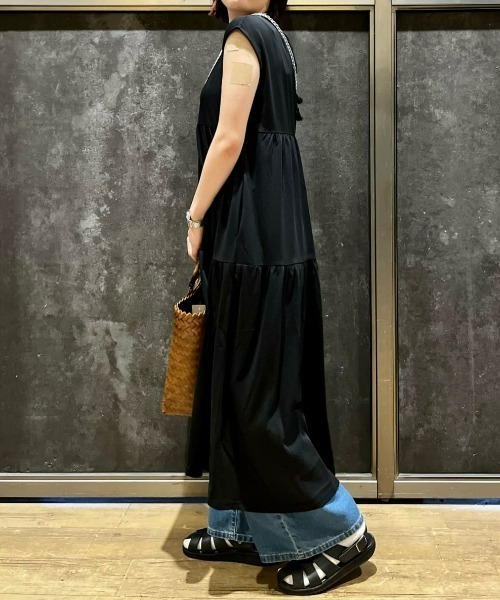 Right-on（ライトオン）の「【HONEYSUCKLE ROSE】接触冷感ティアードワンピース（ワンピース・レディース・レッド/ブラック・L/M）」の21枚目の写真