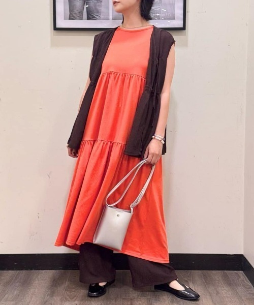 Right-on（ライトオン）の「【HONEYSUCKLE ROSE】接触冷感ティアードワンピース（ワンピース・レディース・レッド/ブラック・L/M）」の11枚目の写真