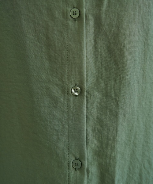 ikka(イッカ)の「【親子コーデ】マルチWAYバンドカラーシャツ(シャツ/ブラウス・レディース・オフホワイト/チャコールグレー/ブルー/グリーン/オレンジ/ダークベージュ・M/L/S)」の19枚目の写真