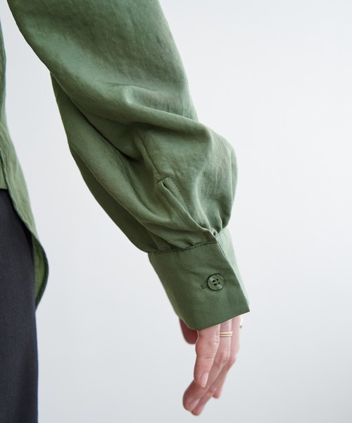 ikka(イッカ)の「【親子コーデ】マルチWAYバンドカラーシャツ(シャツ/ブラウス・レディース・オフホワイト/チャコールグレー/ブルー/グリーン/オレンジ/ダークベージュ・M/L/S)」の21枚目の写真