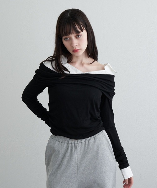 RAY CASSIN（レイカズン）の「襟シャツレイヤードオフショル（Tシャツ/カットソー・レディース・ブラック系その他2/グレー系その他2/チャコールグレー・FREE）」の2枚目の写真