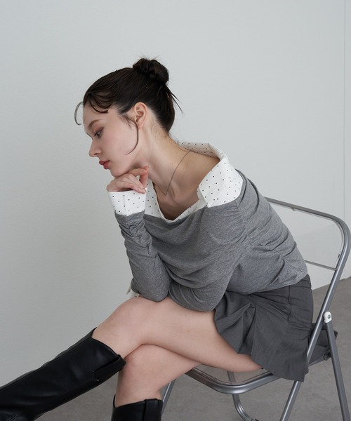 RAY CASSIN（レイカズン）の「襟シャツレイヤードオフショル（Tシャツ/カットソー・レディース・ブラック系その他2/グレー系その他2/チャコールグレー・FREE）」の12枚目の写真