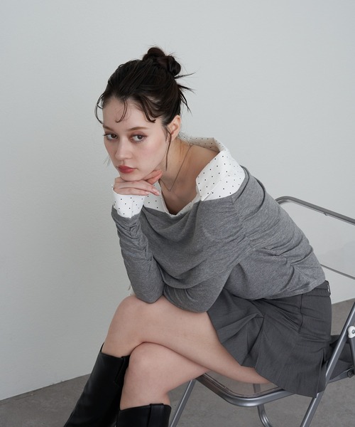 RAY CASSIN（レイカズン）の「襟シャツレイヤードオフショル（Tシャツ/カットソー・レディース・ブラック系その他2/グレー系その他2/チャコールグレー・FREE）」の11枚目の写真