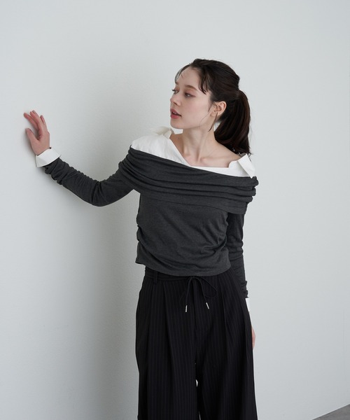 RAY CASSIN（レイカズン）の「襟シャツレイヤードオフショル（Tシャツ/カットソー・レディース・ブラック系その他2/グレー系その他2/チャコールグレー・FREE）」の19枚目の写真