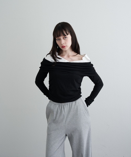 RAY CASSIN（レイカズン）の「襟シャツレイヤードオフショル（Tシャツ/カットソー・レディース・ブラック系その他2/グレー系その他2/チャコールグレー・FREE）」の5枚目の写真