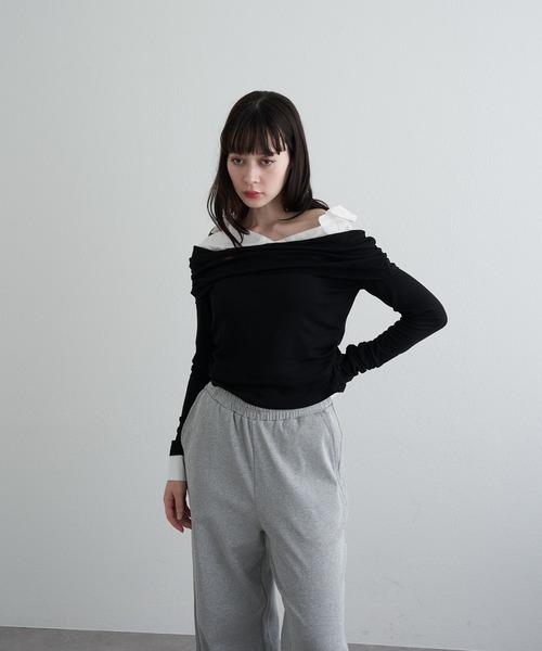 RAY CASSIN（レイカズン）の「襟シャツレイヤードオフショル（Tシャツ/カットソー・レディース・ブラック系その他2/グレー系その他2/チャコールグレー・FREE）」の10枚目の写真