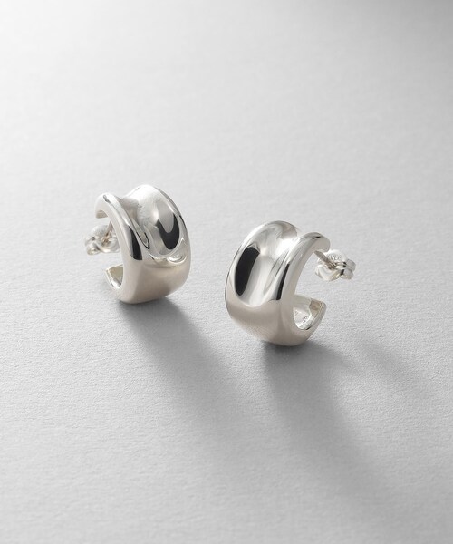 COCOSHNIK ONKITSCH(ココシュニックオンキッチュ)の「シルバー コンケイブピアス(ピアス(両耳用)・レディース・シルバー・00)」の1枚目の写真