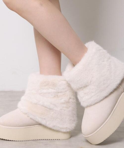 ESPERANZA（エスペランサ）の「フェイクファー付き2WAYムートン調ブーツ（ブーツ・レディース・アイボリー系/ブラック系・M/S/LL/L）」の4枚目の写真