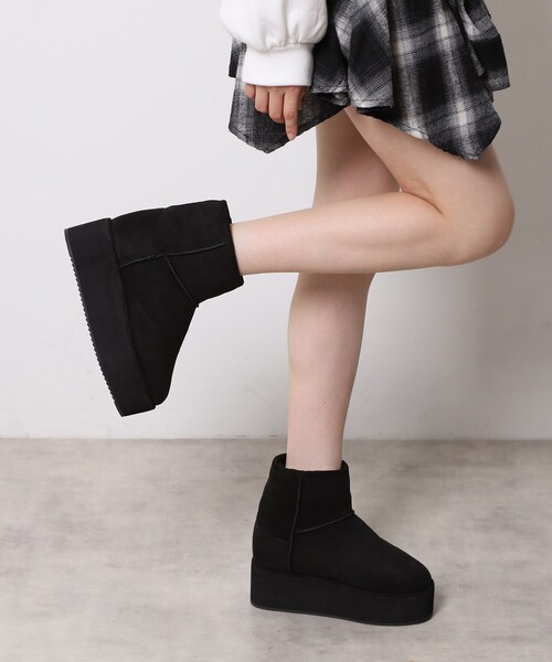 ESPERANZA（エスペランサ）の「フェイクファー付き2WAYムートン調ブーツ（ブーツ・レディース・アイボリー系/ブラック系・M/S/LL/L）」の9枚目の写真