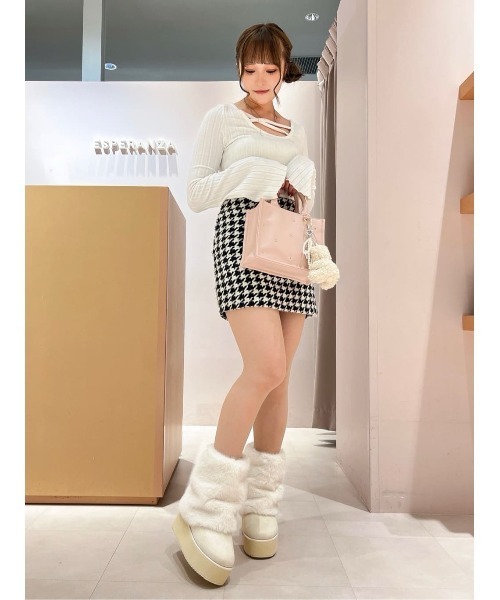 ESPERANZA（エスペランサ）の「フェイクファー付き2WAYムートン調ブーツ（ブーツ・レディース・アイボリー系/ブラック系・M/S/LL/L）」の3枚目の写真