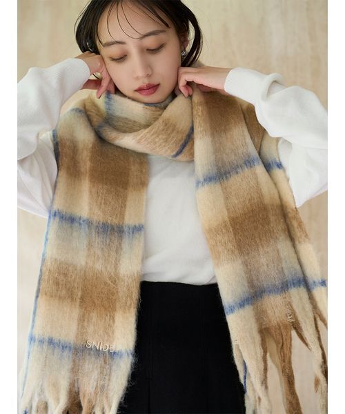 SNIDEL（スナイデル）の「チェックマフラー（ストール/ショール・レディース・ラベンダー/ライトベージュ/ダークブラウン/ライトグレー・F）」の4枚目の写真