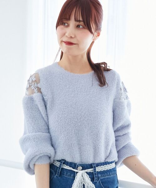 MAJESTIC LEGON（マジェスティックレゴン）の「ショルダーレースシャギーニット（ニット/セーター・レディース・ライトグレー/ベージュ/ピンク/ブルー/アイボリー/ライトピンク・MEDIUM）」の4枚目の写真