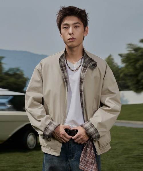 TOBEE（トゥビー）の「【TOBEE】リラックスフィット スタンドカラー ジップブルゾン/2wayリバーシブル ジャケット チェック&無地（ブルゾン・メンズ・ベージュ/ネイビー・LARGE/X-LARGE/MEDIUM）」の8枚目の写真