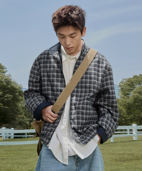 TOBEE（トゥビー）の「【TOBEE】リラックスフィット スタンドカラー ジップブルゾン/2wayリバーシブル ジャケット チェック&無地（ブルゾン・メンズ・ベージュ/ネイビー・LARGE/X-LARGE/MEDIUM）」の17枚目の写真