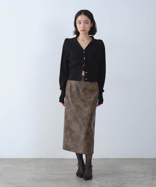 CODE A(コードエー)の「sleek collar knit(カーディガン/ボレロ・レディース・ブラック/ホワイト/ダークブラウン・00)」の4枚目の写真