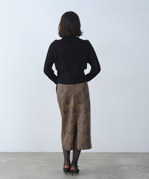 CODE A(コードエー)の「sleek collar knit(カーディガン/ボレロ・レディース・ブラック/ホワイト/ダークブラウン・00)」の6枚目の写真