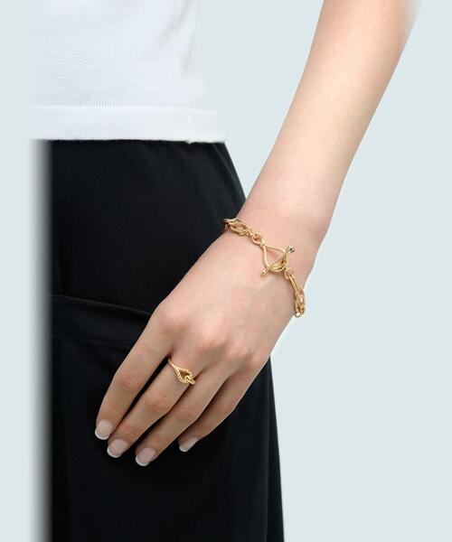 agnes b.（アニエスベー）の「ツイスト フープ ブレスレット ”Anchor Knot”（ブレスレット・レディース・ゴールド・FREE）」の3枚目の写真