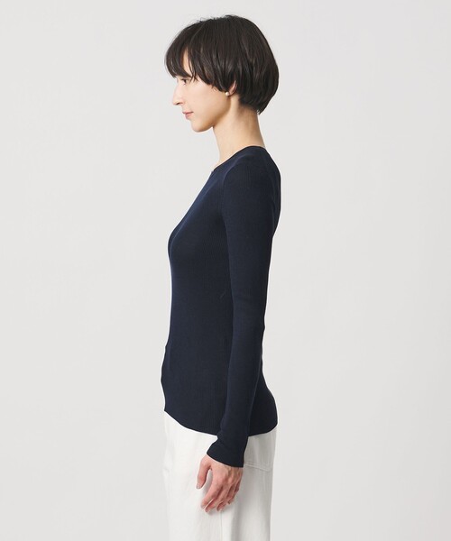 UNITED ARROWS(ユナイテッドアローズ)の「シルク リブ クルーネック ニット(ニット/セーター・レディース・ブラック/ライトグレー/ホワイト/ダークブラウン/ベージュ/ネイビー・FREE)」の16枚目の写真