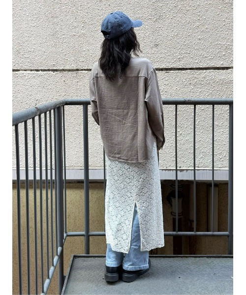 Right-on（ライトオン）の「【HONEYSUCKLE ROSE】スエードライクシャツ（シャツ/ブラウス・レディース・ブルー/ライトブラウン/ライトベージュ・L/M）」の9枚目の写真