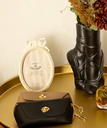 MILLION CARATS | “リボン×オーバル”《artipur COTTAGE》日常を愛しく彩るクラシカルフォトフレームアンティーク調の繊細レリーフと可憐なリボンが、思い出の一枚を特別に残すデザイン壁にも置きにも対応。贈り物やディスプレイにも映える上品なインテリアアクセント 13×7.5cm(フォトフレーム)