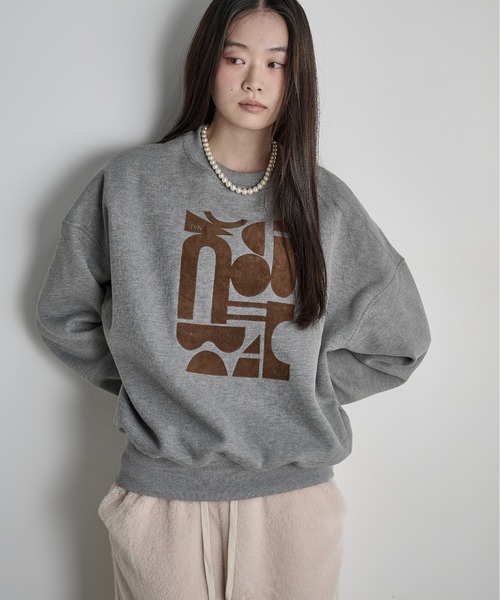 THE YOn（ザヨン）の「フロッキープリント裏起毛スウェット