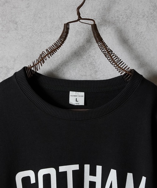 NUMBER (N)INE（ナンバーナイン）の「GOTHAM CITY PRINTED CLASSIC CREWNECK SWEATSHIRT / ゴッサム シティ ロゴプリント クラシック クルーネック スウェットシャツ（スウェット・メンズ・ブラック/トップグレー・M/L/XL）」の6枚目の写真