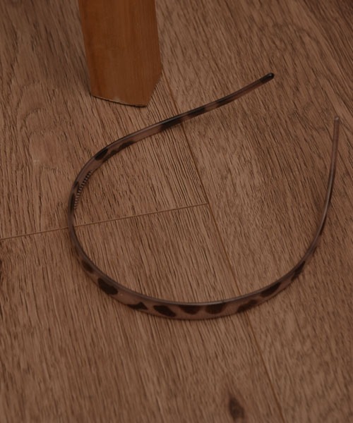 VIBGYOR Women（ヴィブジョー　ウィメン）の「【resonance】ニュアンスカラー クリア カーブデザイン カチューシャ【8色展開】（カチューシャ・レディース・パープル/ブラウン/グリーン/ブラック/ブラウン系1/ブラウン系2/グレー/グレー系・FREE）」の14枚目の写真