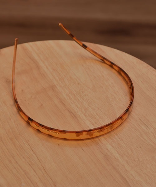 VIBGYOR Women（ヴィブジョー　ウィメン）の「【resonance】ニュアンスカラー クリア カーブデザイン カチューシャ【8色展開】（カチューシャ・レディース・パープル/ブラウン/グリーン/ブラック/ブラウン系1/ブラウン系2/グレー/グレー系・FREE）」の17枚目の写真