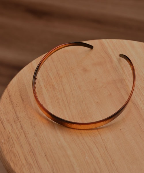 VIBGYOR Women（ヴィブジョー　ウィメン）の「【resonance】ニュアンスカラー クリア カーブデザイン カチューシャ【8色展開】（カチューシャ・レディース・パープル/ブラウン/グリーン/ブラック/ブラウン系1/ブラウン系2/グレー/グレー系・FREE）」の18枚目の写真