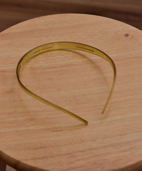 VIBGYOR Women（ヴィブジョー　ウィメン）の「【resonance】ニュアンスカラー クリア カーブデザイン カチューシャ【8色展開】（カチューシャ・レディース・パープル/ブラウン/グリーン/ブラック/ブラウン系1/ブラウン系2/グレー/グレー系・FREE）」の19枚目の写真