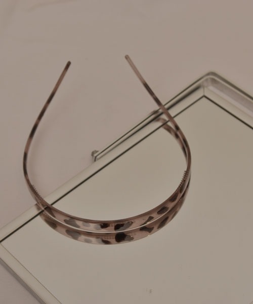 VIBGYOR Women（ヴィブジョー　ウィメン）の「【resonance】ニュアンスカラー クリア カーブデザイン カチューシャ【8色展開】（カチューシャ・レディース・パープル/ブラウン/グリーン/ブラック/ブラウン系1/ブラウン系2/グレー/グレー系・FREE）」の15枚目の写真