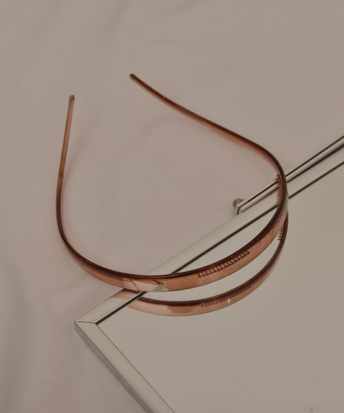 VIBGYOR Women（ヴィブジョー　ウィメン）の「【resonance】ニュアンスカラー クリア カーブデザイン カチューシャ【8色展開】（カチューシャ・レディース・パープル/ブラウン/グリーン/ブラック/ブラウン系1/ブラウン系2/グレー/グレー系・FREE）」の21枚目の写真