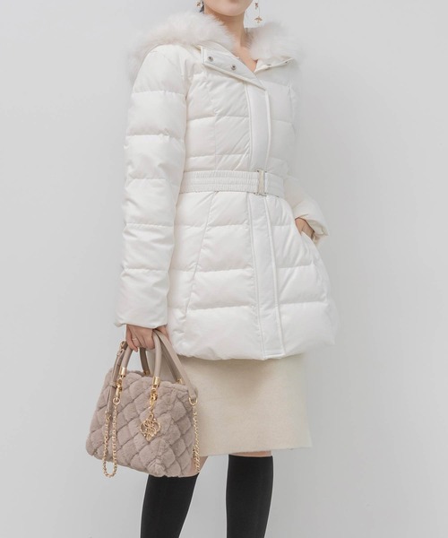 RANDA（ランダ）の「ゴムベルト付きウエストシェイプダウンコート（ダウンジャケット/コート・レディース・ベージュ/ホワイト・0/1）」の2枚目の写真