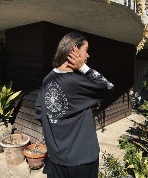 ROXY(ロキシー)の「SEEKING MORE FUN/ロキシー袖プリントリンガー長袖ロンT(Tシャツ/カットソー・レディース・ホワイト/ブラック/グレー・SMALL/MEDIUM)」の2枚目の写真