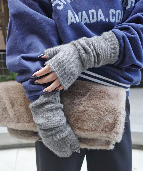 WILLIAM BRUNTON(ウィリアムブラントン)の「WILLIAM BRUNTON SLOBE別注 フィンガーレスグローブ WB-222-SLOBE(手袋・レディース・ブラウン/グレー/ブルー・FREE)」の1枚目の写真