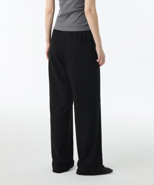 MUSINSA STANDARD WOMAN（ムシンサスタンダードウーマン）の「ウィメンズスモークドワイドバンディングパンツ[ブラック]（スウェットパンツ・レディース・その他・30/24/26/28）」の2枚目の写真