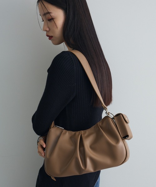 AnriettMusee(アンリエットミュゼ)の「マルチWAYベルトワンハンドルバッグ(ショルダーバッグ・レディース・アイボリー/ブラック/ベージュ・FREE)」の3枚目の写真