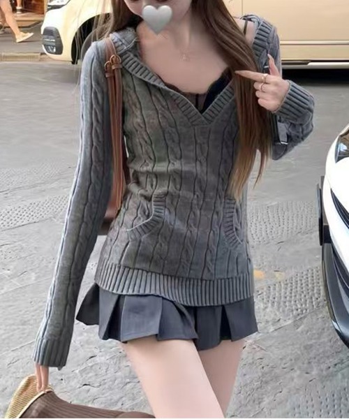 AsheKsha(アシクシャ)の「フード付きVネックスリムニットトップス:カジュアルで洗練された日常使いの万能アイテム(ニット/セーター・レディース・グレー/カーキ・M)」の1枚目の写真