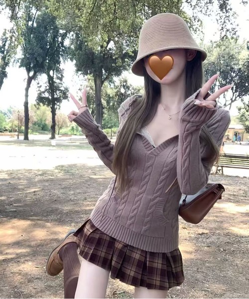 AsheKsha(アシクシャ)の「フード付きVネックスリムニットトップス:カジュアルで洗練された日常使いの万能アイテム(ニット/セーター・レディース・グレー/カーキ・M)」の3枚目の写真