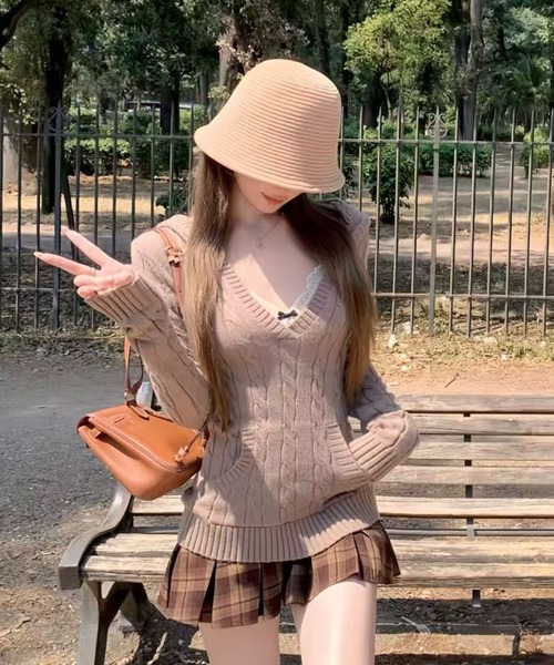 AsheKsha(アシクシャ)の「フード付きVネックスリムニットトップス:カジュアルで洗練された日常使いの万能アイテム(ニット/セーター・レディース・グレー/カーキ・M)」の7枚目の写真
