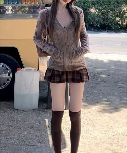 AsheKsha(アシクシャ)の「フード付きVネックスリムニットトップス:カジュアルで洗練された日常使いの万能アイテム(ニット/セーター・レディース・グレー/カーキ・M)」の20枚目の写真